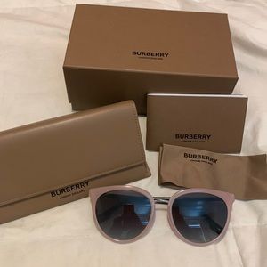 NWT Burberry Cat Eye Sunglasses Tan and Brown 54mm